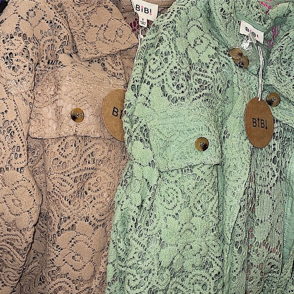 🆕🌿🤎BIBI: TAUPE Oversized Lace Shacket SMALL •SEE VIDEO• - Picture 3 of 12